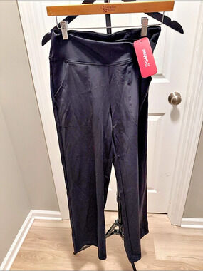 G4free yoga pants. Wide leg with pockets, high waisted.Size M